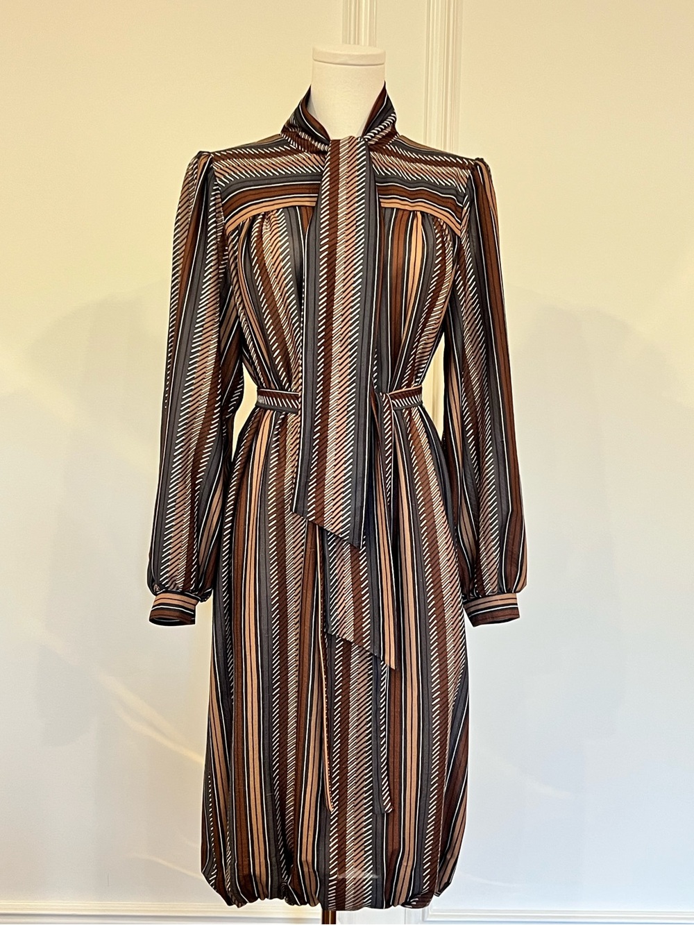 Vintage 70s Secretary Dress Brown Stripe Bow Scarf Neck Belted Blouson - Picture 4 of 8